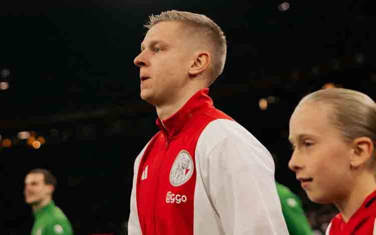 Ajax Konfirmasi Zinchenko Akan Absen hingga Akhir Musim Akibat Cedera