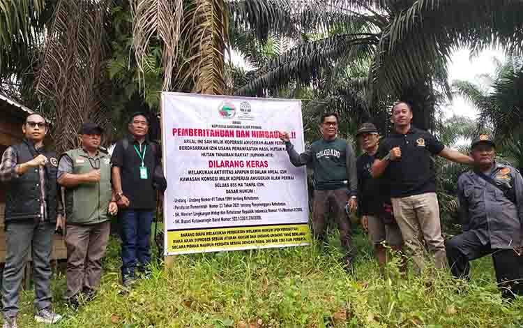 Warga Hentikan Aktivitas PT AJP di Lahan 855 Hektare di Desa Kerabu Kobar