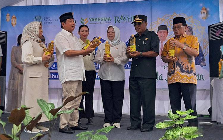 Bupati Kobar Apresiasi Penyaluran Zakat Keluarga H Abdul Rasyid AS ke 14 Daerah di Kalteng