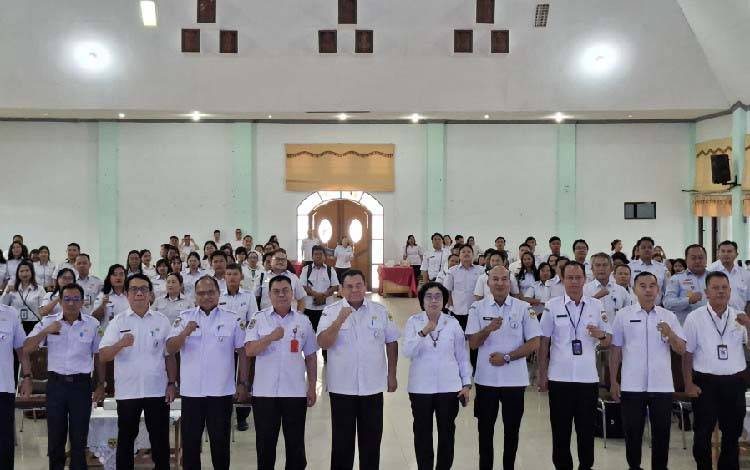 Wakil Bupati Gunung Mas Ajak Pejabat Baru Dilantik Mencintai Pekerjaan