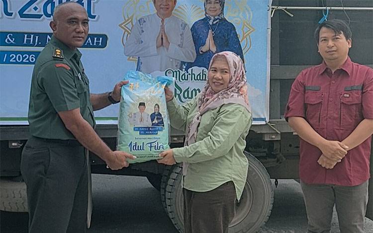 Owner CBI Group Salurkan 8 Ton Beras dan 1.600 Liter Minyak Goreng Sebagai Zakat di Palangka Raya