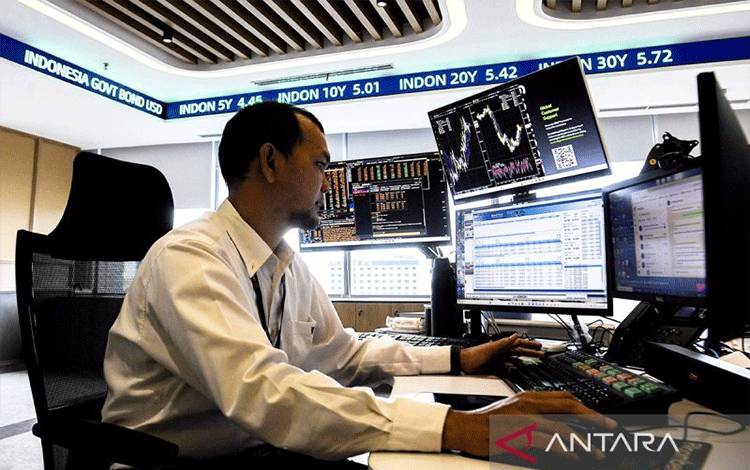 Pengamat: IHSG Tertekan Kombinasi Sentimen Global dan Domestik