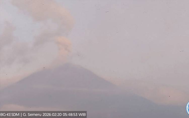 Gunung Semeru Tujuh Kali Erupsi dengan Tinggi Letusan hingga 1 Km