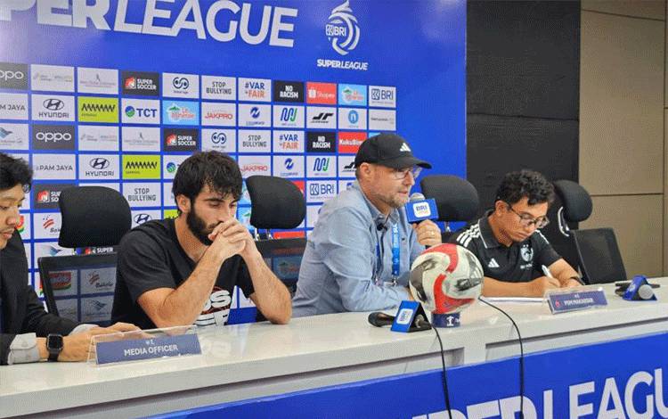 Pelatih PSM Soroti VAR yang Tidak Berfungsi saat Lawan Persija