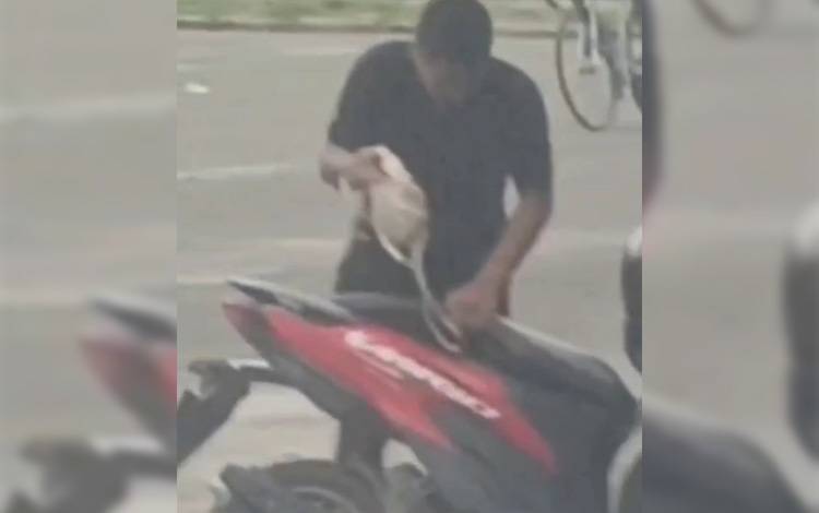 Nekat, Seorang Pria Mencuri Tas di Stadion 29 November Sampit saat Ramai