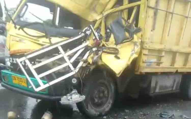 Kecelakaan Libatkan Truk terjadi di Trikora Banjarbaru