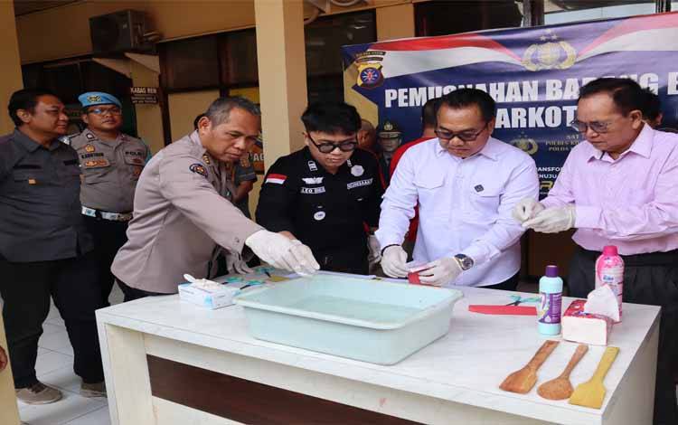 Polres Kotim Musnahkan Narkoba Seberat 223,74 gram