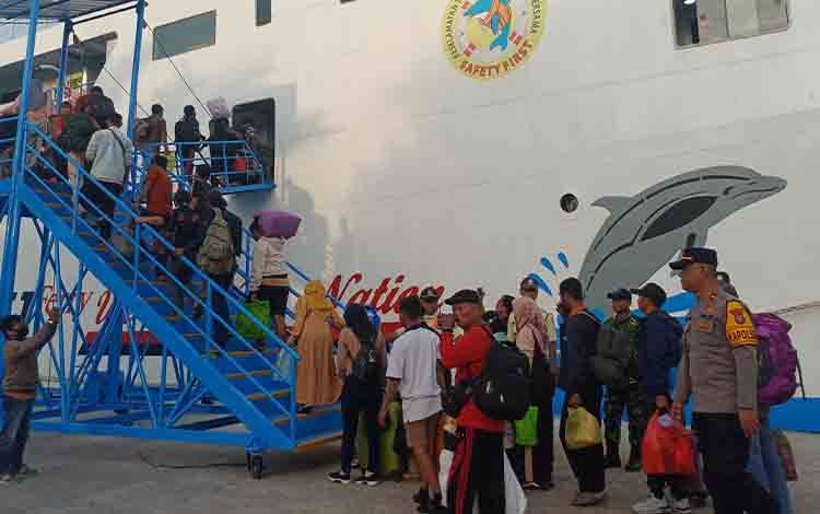 Pekan Kedua Ramadan, KM Dharma Rucitra VI Angkut 315 Pemudik di Pelabuhan Sampit