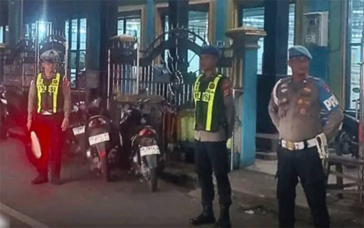 Pelaksanan Salat Tarawih di Sejumlah Masjid Kuala Kapuas Dikawal Polisi