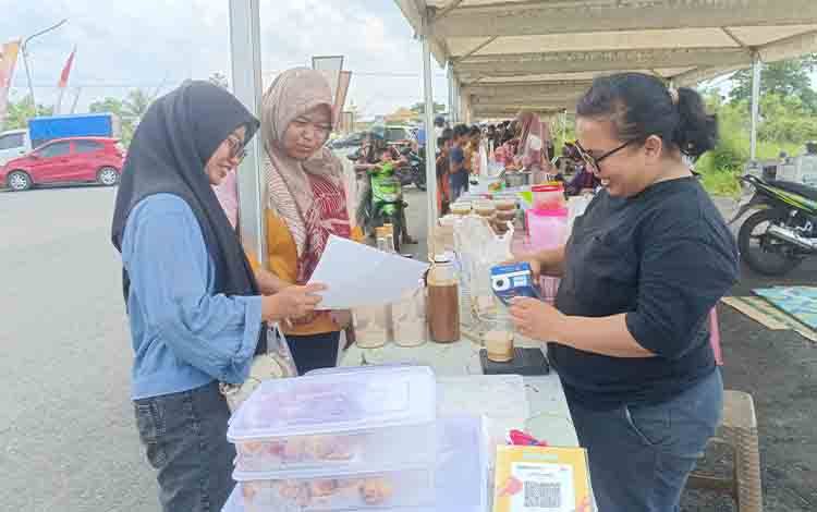 Pelaku UMKM Tersenyum di Pasar Ramadan Pulang Pisau