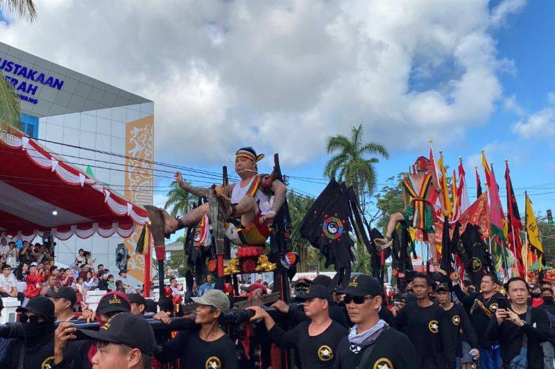 727 Tatung Meriahkan Festival Cap Go Meh Singkawang 2026