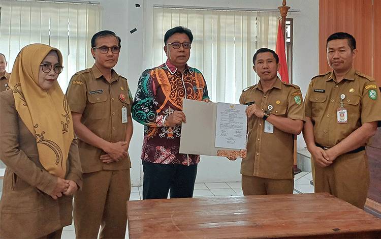 Muslih Ditunjuk Jadi Plt Kepala DKUPP Kotim, Gantikan Johny Tangkere yang Purna Tugas