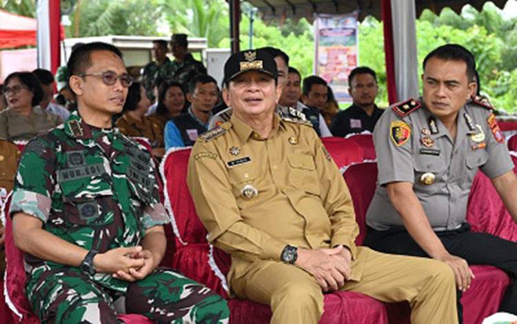 Bupati Bartim Tinjau Gerai Koperasi Merah Putih dan Buka Pasar Murah