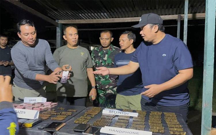 TNI-Polri Temukan 561 Amunisi di Kamp KKB Nabire