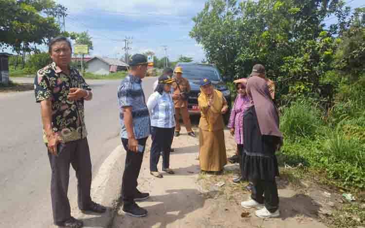 Jelang Lebaran, Komisi IV DPRD Kotim Sidak Jalan Berlubang di Sampit