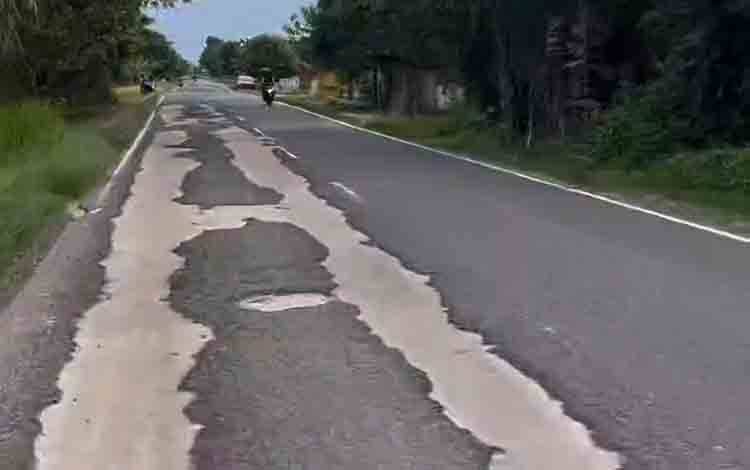 DPRD-Pemkab Kotim Dorong PUPR Provinsi Segera Perbaiki Jalan HM Arsyad Sampit-Samuda