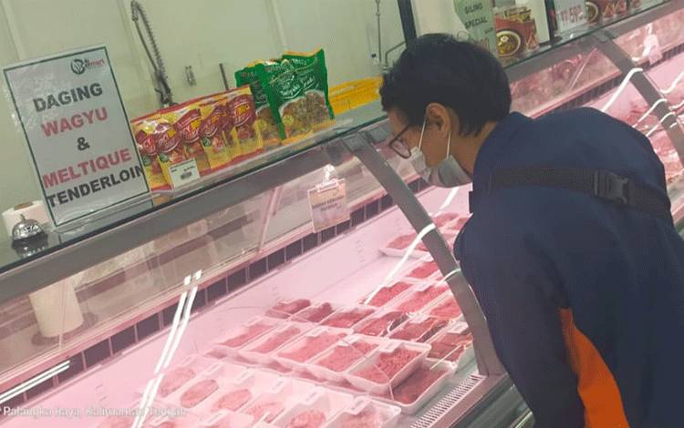 Distanketpang Palangka Raya Awasi Ketat Peredaran Daging Beku