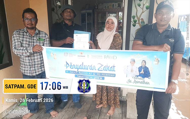 Bantuan Zakat H Abdul Rasyid AS Disambut Antusias Masyarakat Terusan Raya Kapuas