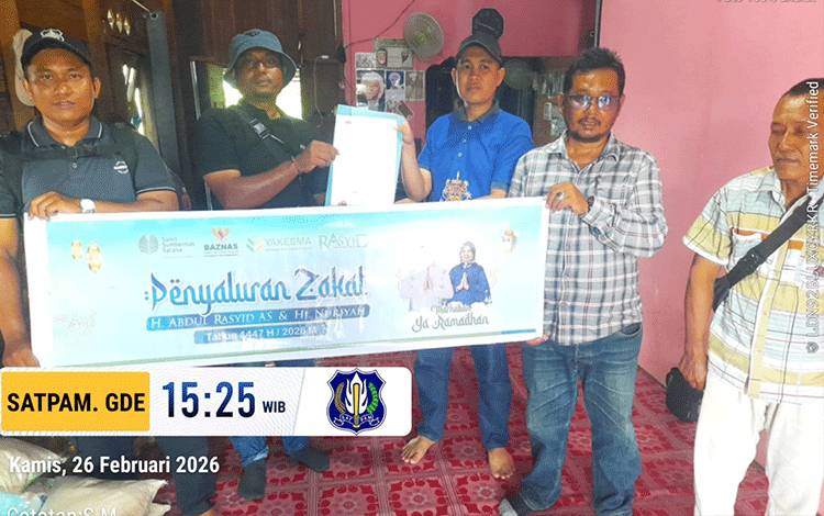 Kepedulian H Abdul Rasyid AS Hadir di Terusan Raya Barat Kapuas, Ratusan Paket Beras dan Minyak Dibagikan