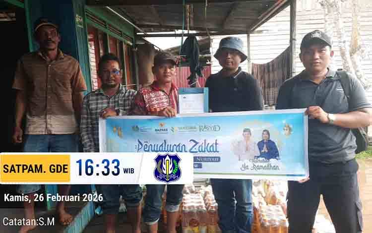 Warga Baguntan Raya Kapuas Terima Zakat dari H Abdul Rasyid AS