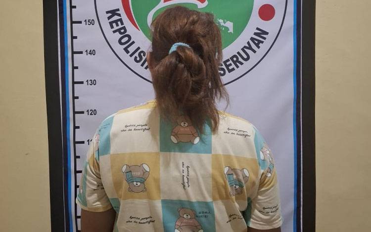 Residivis Perempuan Kasus Narkoba Ditangkap, Satresnarkoba Polres Seruyan Amankan 11 Paket Sabu