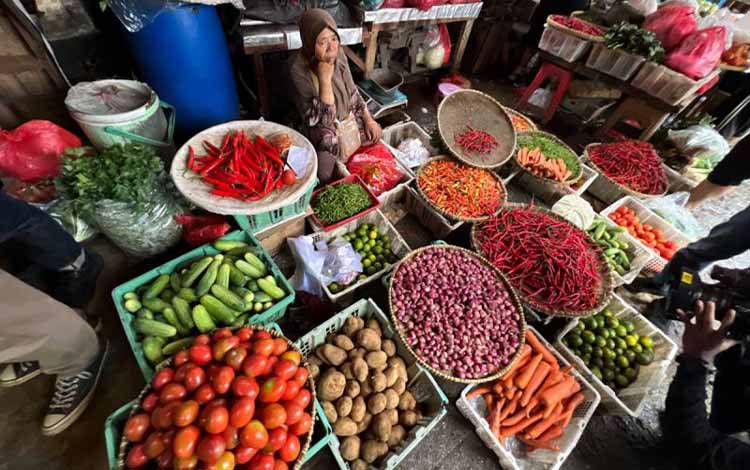 Cabai Rawit Merah Tembus Rp100.800 per Kilogram, Telur Ayam Rp28.400