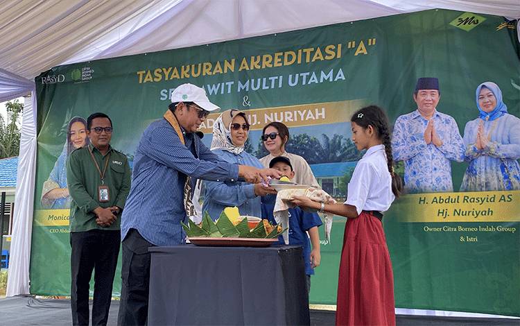 Milad ke-63 Hj Nuriyah Abdul Rasyid Disambut Doa Siswa dan Guru Regional II