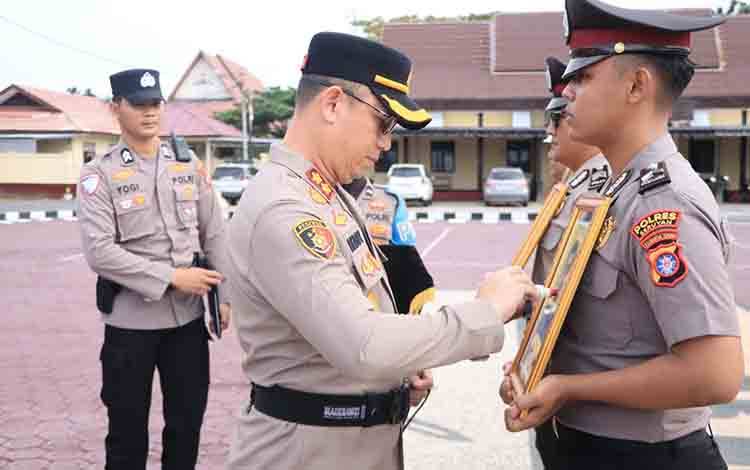 Lakukan Pelanggaran, Dua Personel Polres Seruyan Dipecat Secara Tidak Hormat