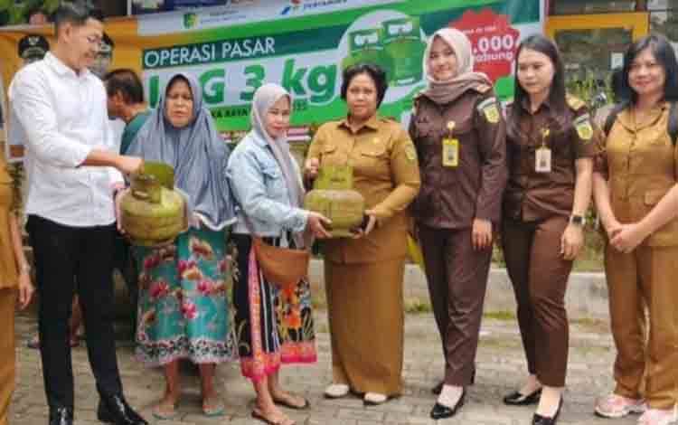 DPKUKMP Palangka Raya Gelar Operasi Pasar LPG 3 Kg, Salurkan 150 Tabung di Kelurahan Pahandut