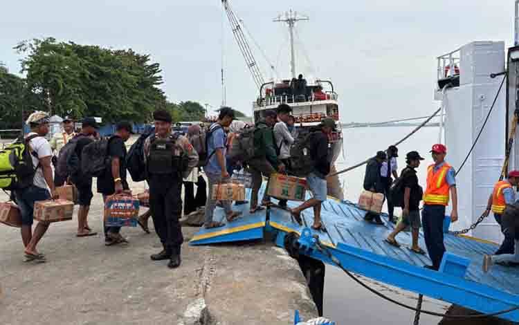 Dua Kapal PT Dharma Lautan Utama Bertolak dari Pelabuhan Sampit ke Pulau Jawa dengan 1.264 Penumpang