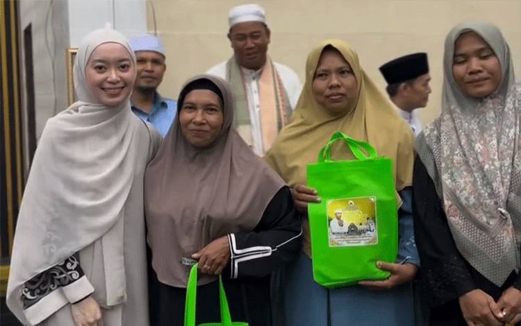 Avina Fairid Naparin Ajak Masyarakat Perkuat Kepedulian dan Berbagi