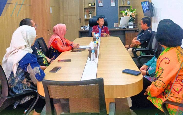 DPMPTSP Provinsi dan Kota Palangka Raya Perkuat Sinergi Dokumen IPRO demi Genjot PAD