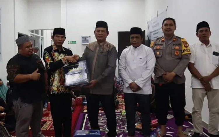 Bupati Seruyan Hadiri Pembinaan Kelembagaan Koperasi dan Buka Puasa Bersama di Desa Sembuluh I