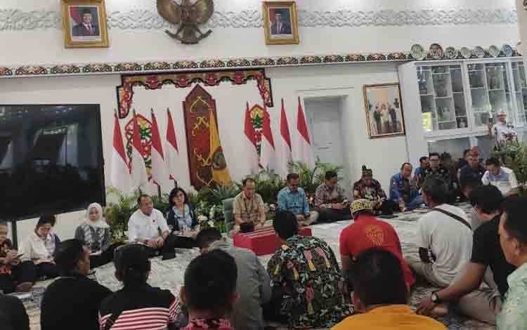 Gubernur Kalteng Diskusi dengan Penambang Emas Lokal Bahas IPR dan WPR