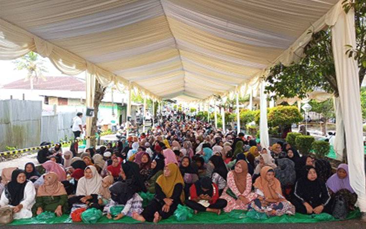 H Abdul Rasyid AS Undang Warga Kobar Buka Puasa Bersama di Kediamannya