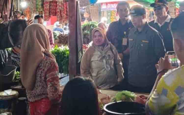 Wabup Seruyan Lakukan Sidak Pastikan Harga dan Pasokan Bahan Pokok Aman Jelang Idulfitri