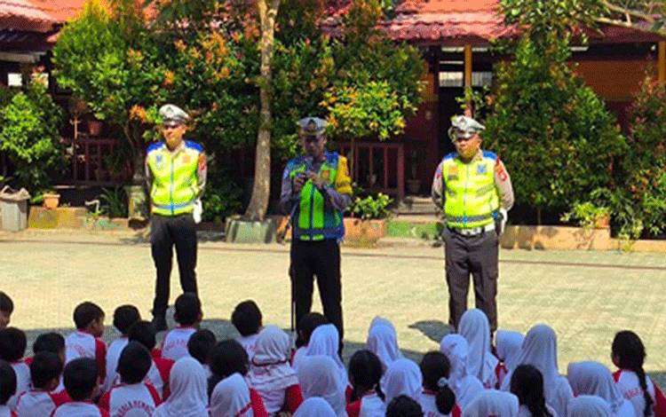 Satlantas Polres Seruyan Sosialisasikan Bahaya Sepeda Listrik di Jalan Raya