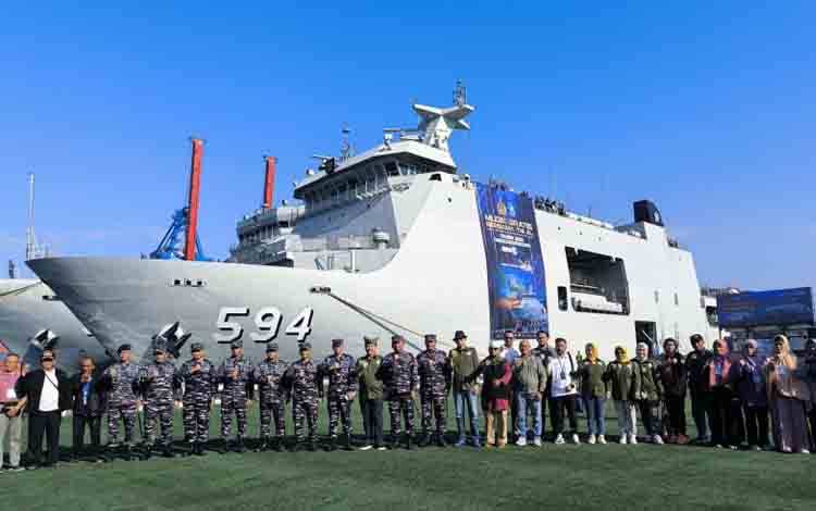 TNI AL Berangkatkan 1.200 Pemudik ke Babel dengan KRI Semarang