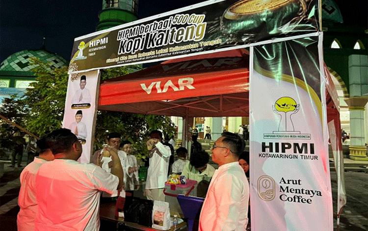 HIPMI Kotim Bagikan 500 Cup Kopi Lokal dalam Safari Ramadan Gubernur Kalteng