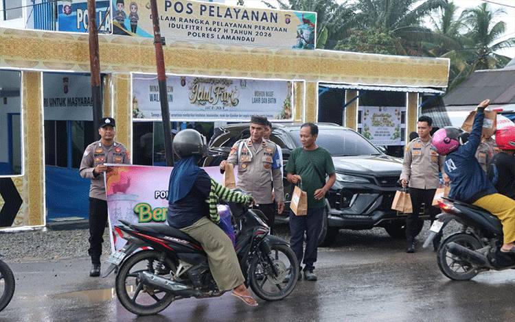 Kapolres Lamandau Perkuat Kebersamaan dengan Wartawan Lewat Bagi Takjil dan Bukber