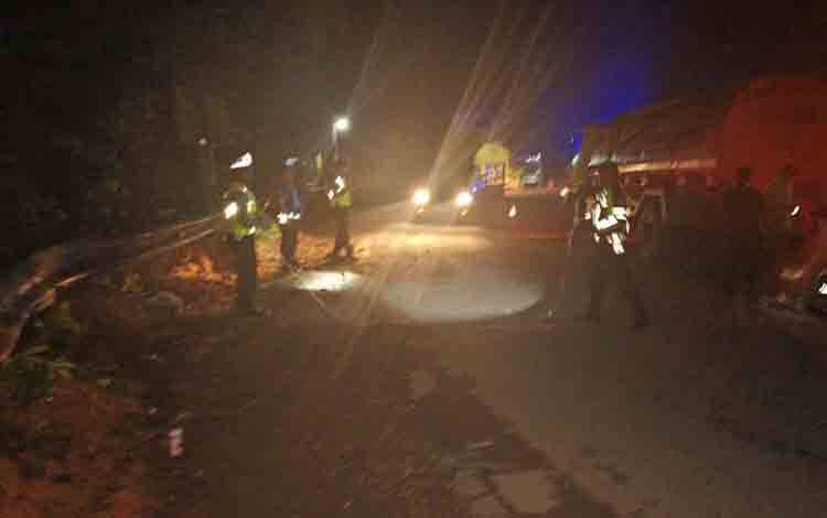 Jalan Licin Akibat Hujan Jadi Penyebab Tabrakan Maut Truk Tangki di Lamandau, Satu Nyawa Melayang