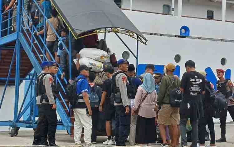 6.678 Pemudik Berangkat dari Pelabuhan Sampit Menuju Pulau Jawa