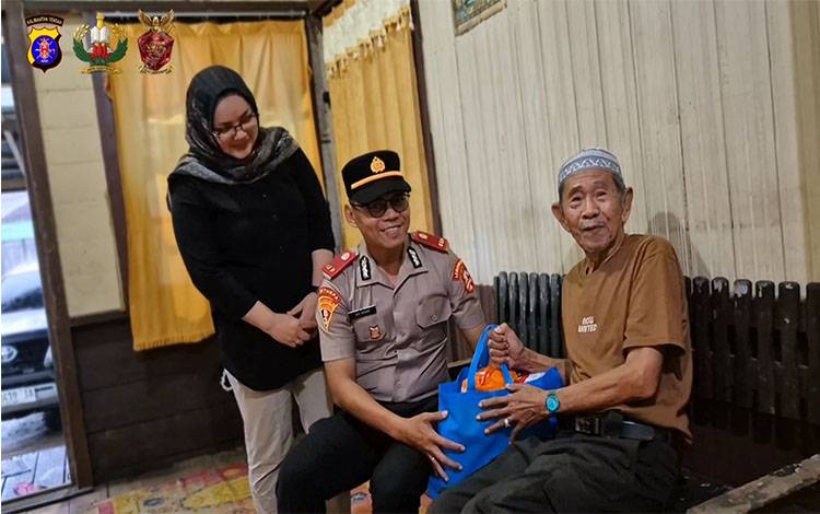 Wujudkan Jargon "Tampil Beda", Siswa SIP 55 Adi Rahim Gelar Aksi Sosial di Katingan