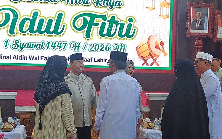 Open House Hari Raya Idulfitri Bupati Kotim Disambut Antusias Warga