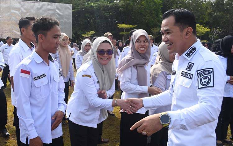 Apel Gabungan Perdana, Bupati Pulang Pisau Ajak ASN Tingkatkan Semangat Kerja