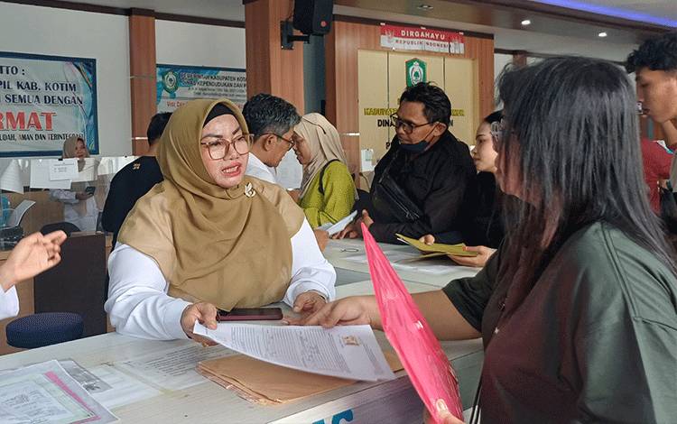 Wabup Kotim Sidak Layanan Disdukcapil Hari Pertama Kerja usai Libur Lebaran