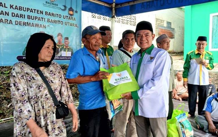 Baznas Barito Utara Salurkan 900 Paket Sembako untuk Warga