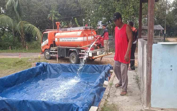 Kekeringan, BPBD Kobar Salurkan 44 Ribu Liter Air Bersih Selama 4 Hari ke Desa Natai Baru