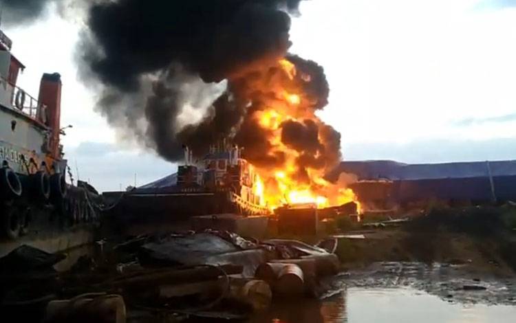 Kapal Tangki Terbakar di Sungai Mentaya, DPRD Kotim Minta Pengawasan Pelayaran Diperketat