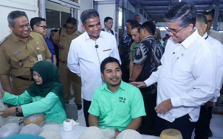 Sidak Menaker di Semarang, Perusahaan Janji Lunasi Sisa THR Pekerja